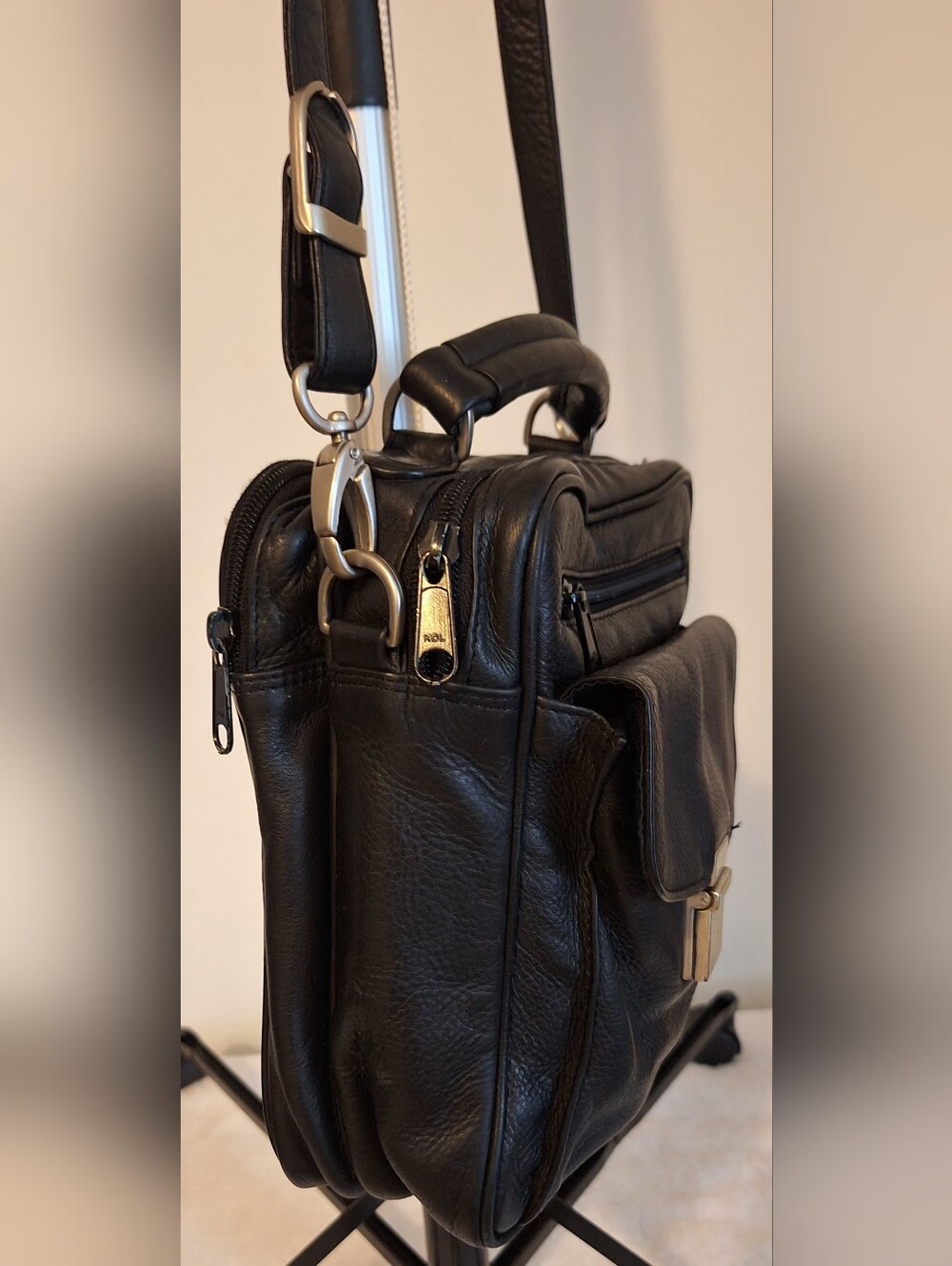 Wilsons Leather Black Leather Compact Messenger with Adjustable Strap - Picture 4 of 12